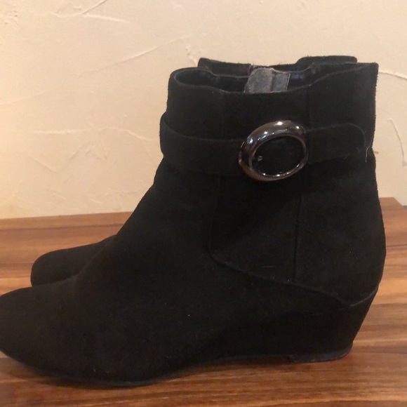 Impo wedge heel ankle boot. Size 7.5 - Picture 3 of 5